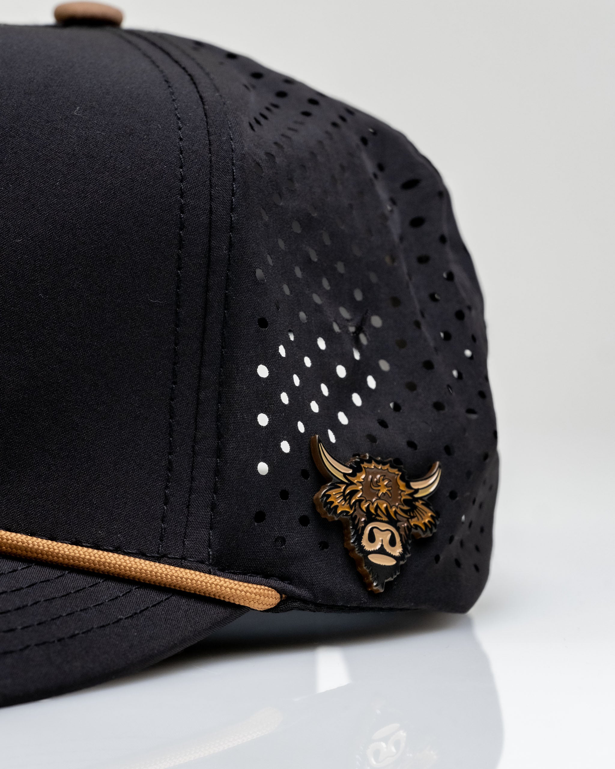 7.1P/AHighland Cow Black - Perforated Rope Hat